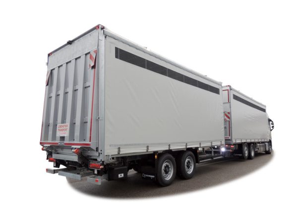 LKW- Zug mit Aufbau für Geflügeltransport