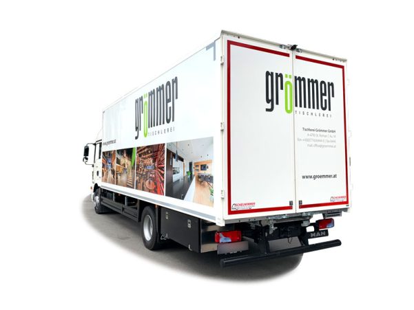 Kofferaufbau mit Hecktüren und Laderampe