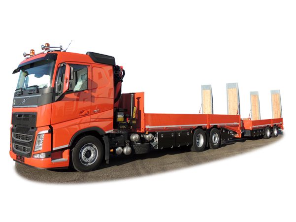 LKW-Zug mit Pritschenaufbau, hydraulische Rampen und Ladekran