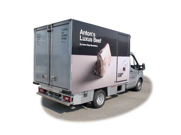 Kühlaufbau mit seitlicher Türe und Hecktüren