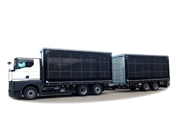 LKW- Zug mit Aufbau für Geflügeltransport