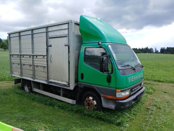 Tiertransporter auf Mitsubishi Canter